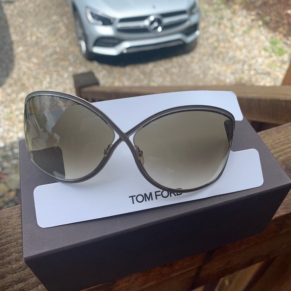 FLASH SALE⚡️Authentic TOM FORD “Rickie” Sunglasses - Picture 5 of 9